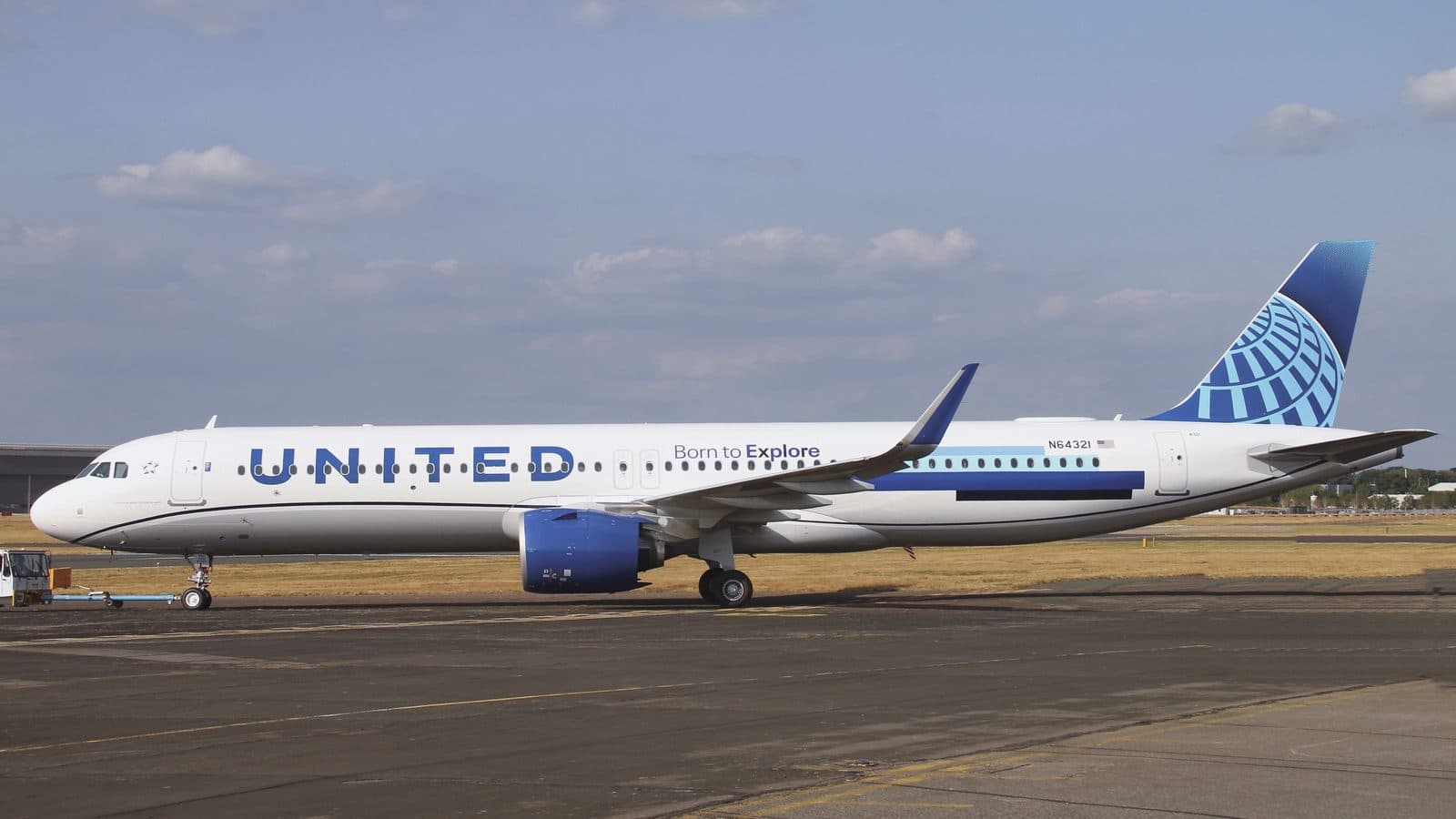United Airlines Airbus A321XLR N64321 at the Farnborough Airshow in July 2026, with its Pratt & Whitney engine under the wing